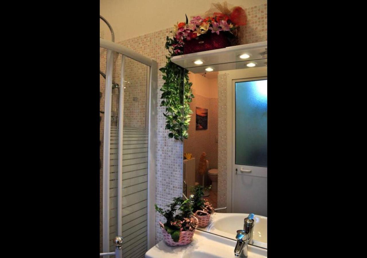 Altido Apt For 8 With Huge Terrace In Old Town Of Viareggio Esterno foto