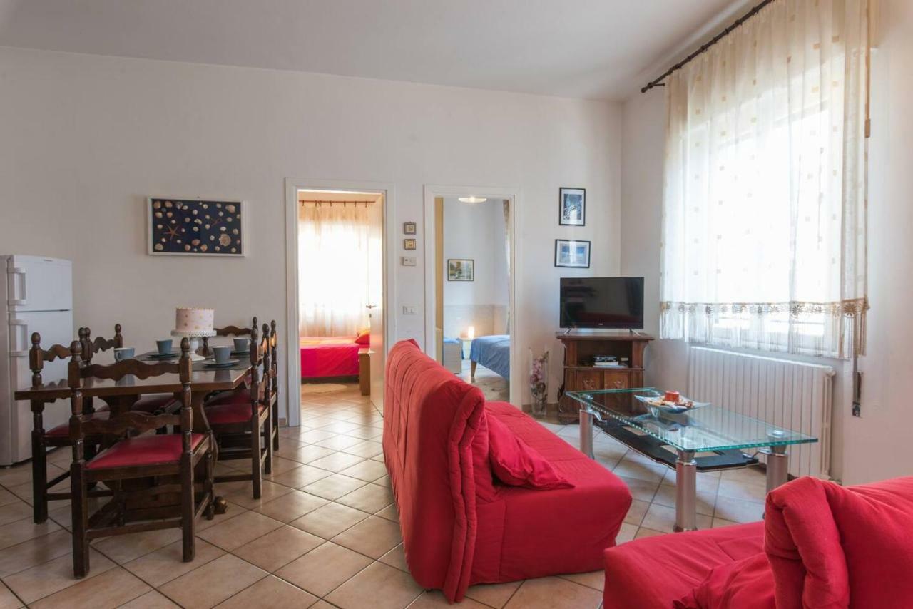 Altido Apt For 8 With Huge Terrace In Old Town Of Viareggio Esterno foto